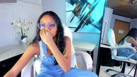 Snapshot of miel_ambar chatting on 04.28.26 miel_ambar online show from 04.28.26