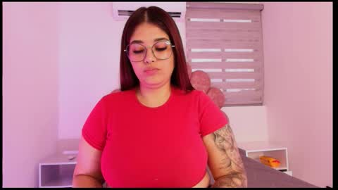 Mia  online show from 11.05.25