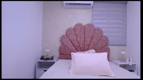 Mia  online show from 11.10.25