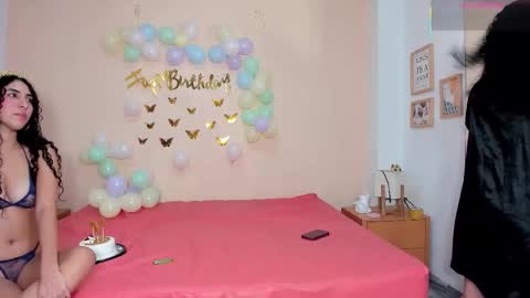 Snapshot of miia_lennox chatting on 11.21.25 Mia Gema curly online show from 11.21.25