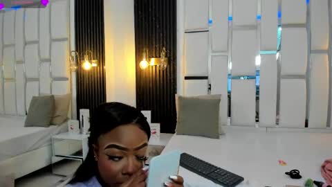 Miia Schwarz  online show from 10.01.25