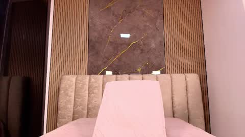 miia scoott  online show from 12.02.25