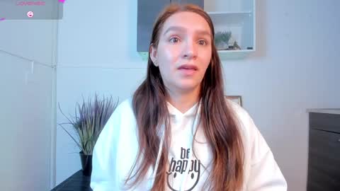 Miia 3 online show from 12.04.24