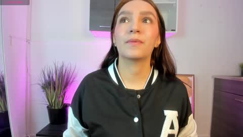 Miia 3 online show from 12.09.24