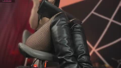 Snapshot of miiaa_stone chatting on 06.14.26 miiaa stone online show from 06.14.26