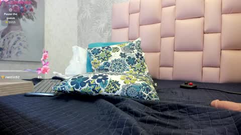 miiss_aurora_ online show from 04.08.26