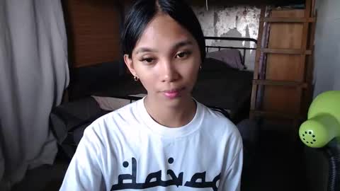 Snapshot of mika_cora chatting on 05.08.26 MIKA online show from 05.08.26