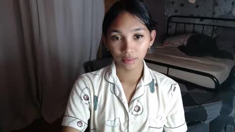 Snapshot of mika_cora chatting on 05.22.26 MIKA online show from 05.22.26