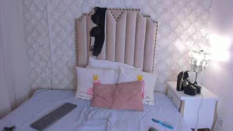 mika doll online show from 04.09.26