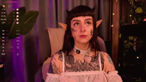 mika_moon_ online show from 12.04.24