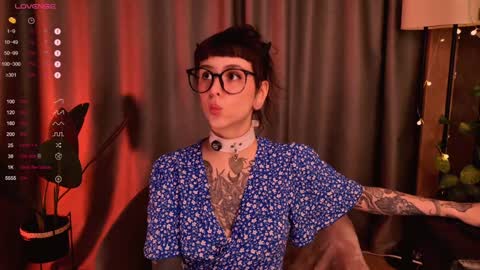 mika_moon_ online show from 12.08.24