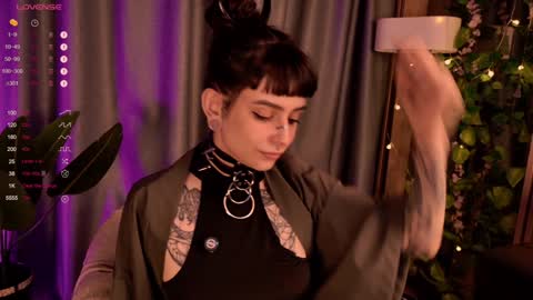 mika_moon_ online show from 12.12.24