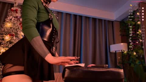 mika_moon_ online show from 12.26.24