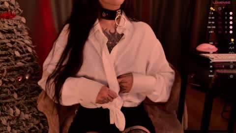 mika_moon_ online show from 12.31.24