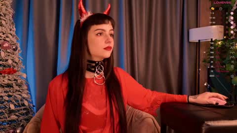 mika_moon_ online show from 12.31.24