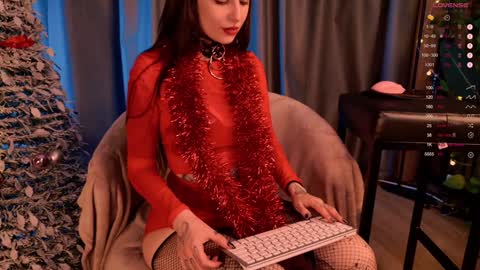 mika_moon_ online show from 01.01.25