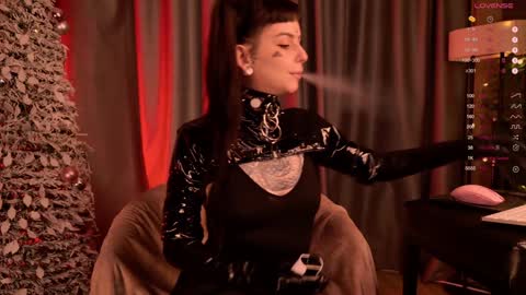 mika_moon_ online show from 01.02.25