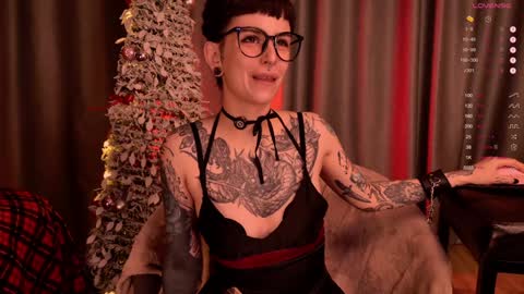 mika_moon_ online show from 01.04.25