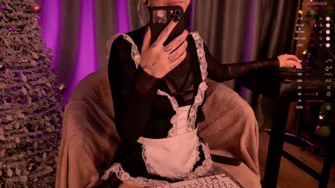 mika_moon_ online show from 01.04.25