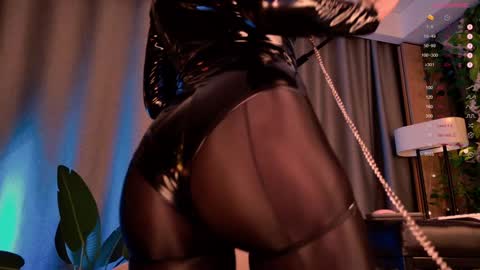 mika_moon_ online show from 01.08.25