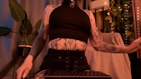 mika_moon_ online show from 01.10.25