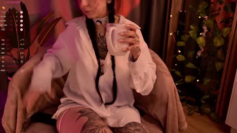 mika_moon_ online show from 01.17.25