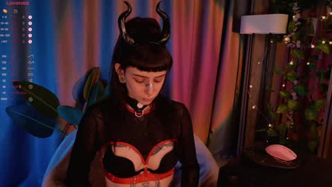 mika_moon_ online show from 01.26.25