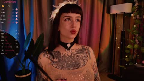 mika_moon_ online show from 01.30.25