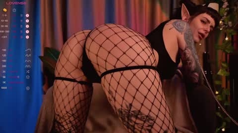 mika_moon_ online show from 02.01.25