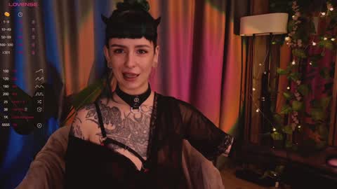 mika_moon_ online show from 02.05.25