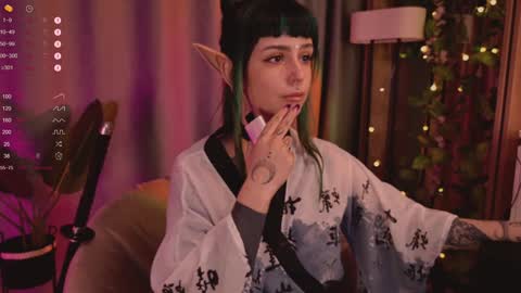 mika_moon_ online show from 02.08.25