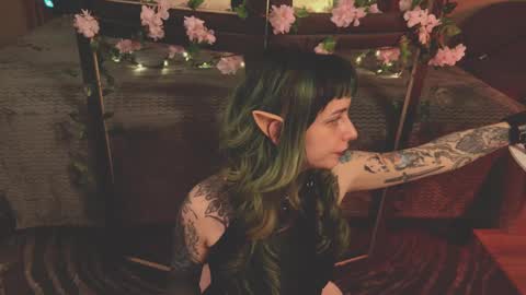 mika_moon_ online show from 02.19.25