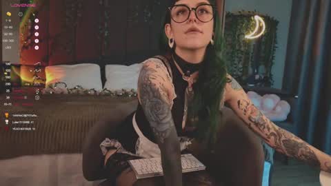 mika_moon_ online show from 03.01.25