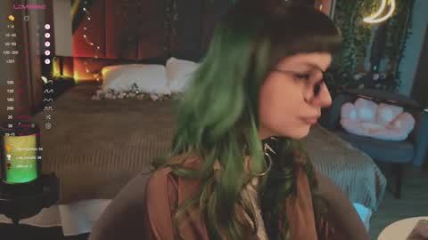 mika_moon_ online show from 03.07.25