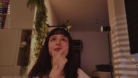 mika_moon_ online show from 09.18.25