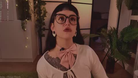 mika_moon_ online show from 11.13.25