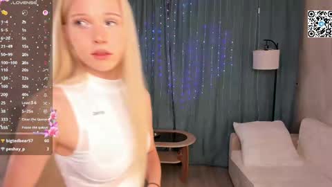 Angel girl online show from 04.20.26