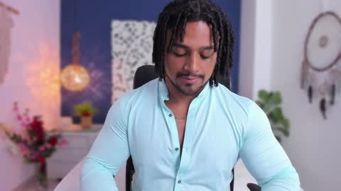 Snapshot of mike_estevess chatting on 12.01.24   online show from 12.01.24