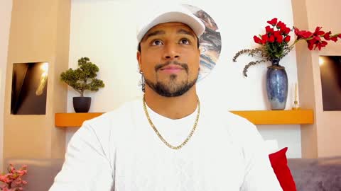 Snapshot of mike_estevess chatting on 12.05.24   online show from 12.05.24