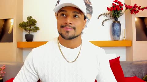 Snapshot of mike_estevess chatting on 12.06.24   online show from 12.06.24