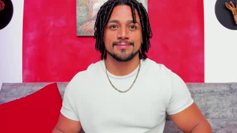 Snapshot of mike_estevess chatting on 12.11.24   online show from 12.11.24