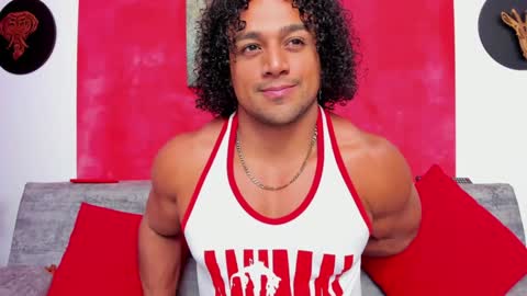 Snapshot of mike_estevess chatting on 12.19.24   online show from 12.19.24