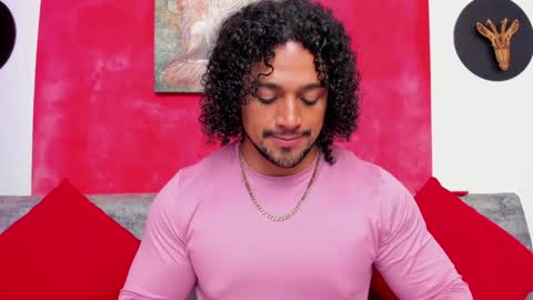 Snapshot of mike_estevess chatting on 01.05.25   online show from 01.05.25