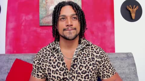 Snapshot of mike_estevess chatting on 01.12.25   online show from 01.12.25