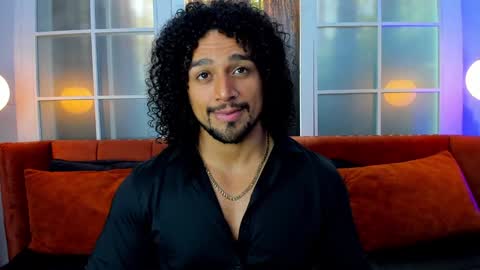 Snapshot of mike_estevess chatting on 02.08.25   online show from 02.08.25