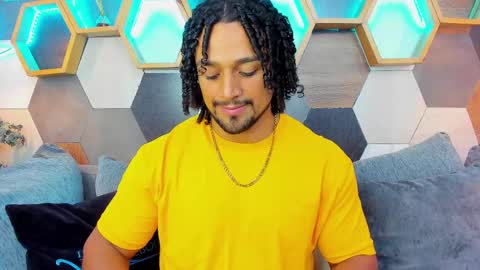 Snapshot of mike_estevess chatting on 03.02.25   online show from 03.02.25