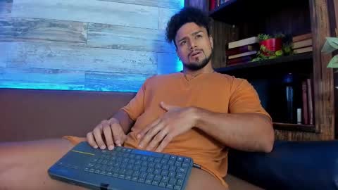 Snapshot of mike_estevess chatting on 03.07.25   online show from 03.07.25