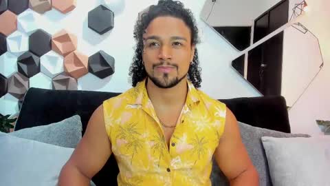 Snapshot of mike_estevess chatting on 03.08.25   online show from 03.08.25