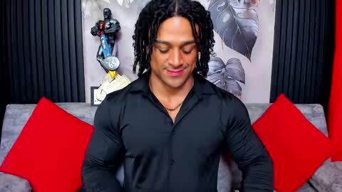 Snapshot of mike_estevess chatting on 09.20.25   online show from 09.20.25