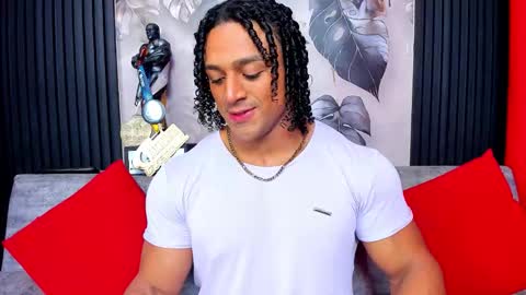 Snapshot of mike_estevess chatting on 09.30.25   online show from 09.30.25